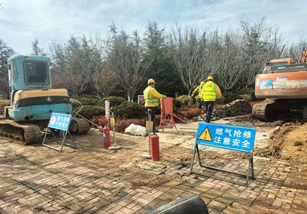煙臺高新區綜合行政執法局迅速行動 成功搶修受損燃氣管道(圖3)